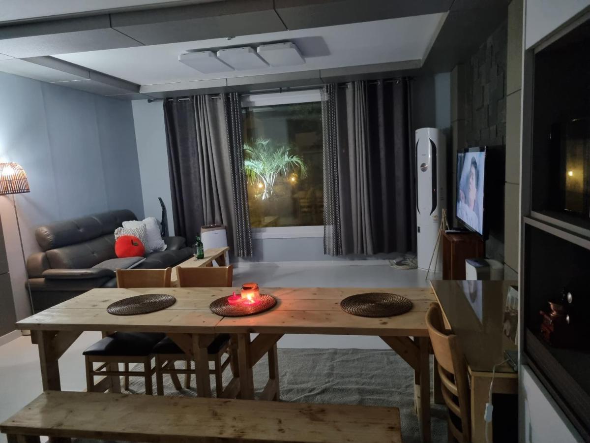 Gashi Sarang Bed & Breakfast ซอกวีโพ ภายนอก รูปภาพ