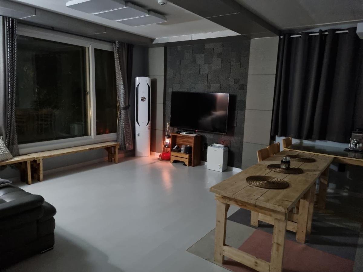 Gashi Sarang Bed & Breakfast ซอกวีโพ ภายนอก รูปภาพ