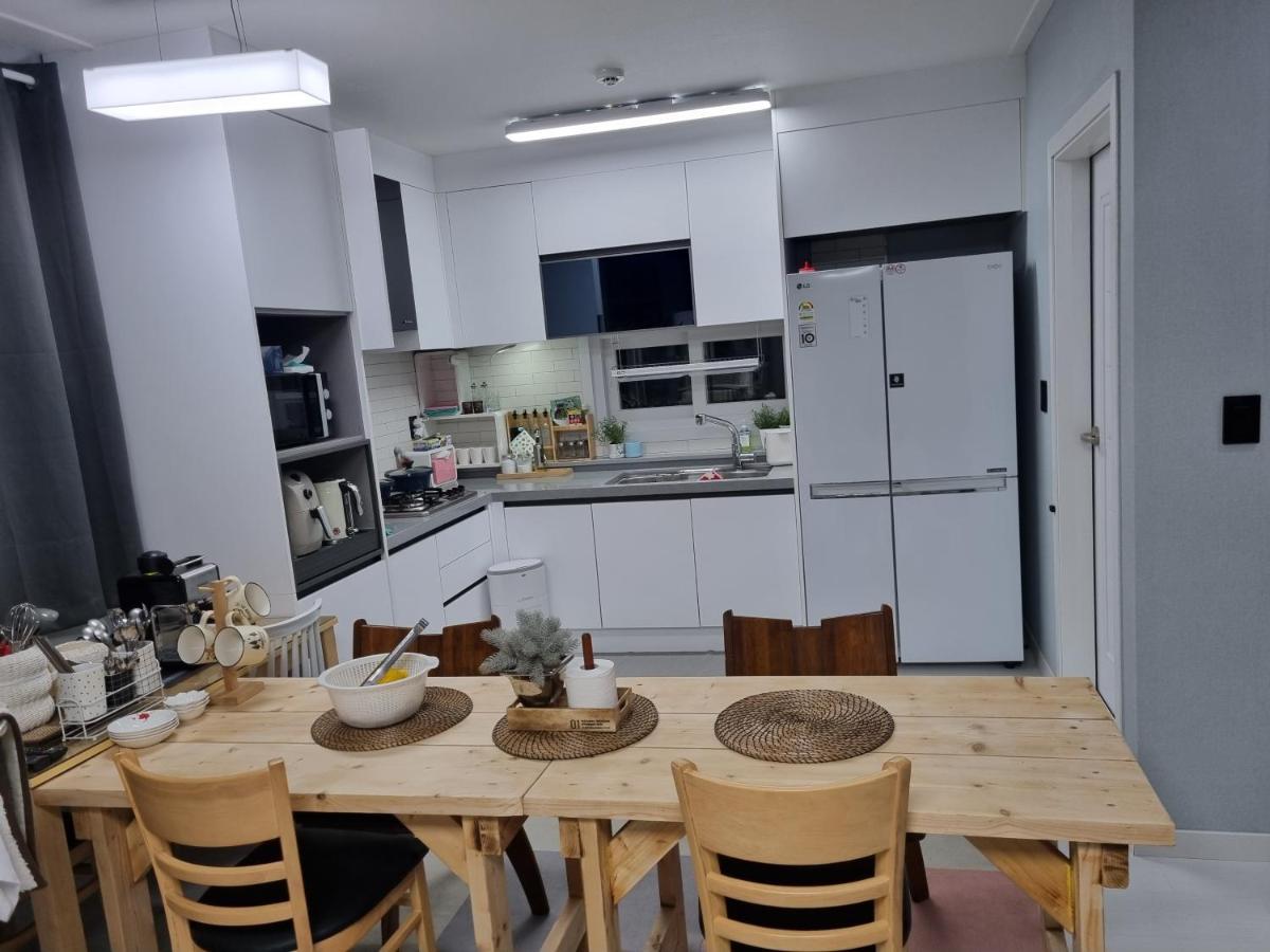 Gashi Sarang Bed & Breakfast ซอกวีโพ ภายนอก รูปภาพ