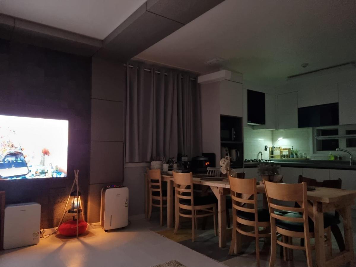 Gashi Sarang Bed & Breakfast ซอกวีโพ ภายนอก รูปภาพ