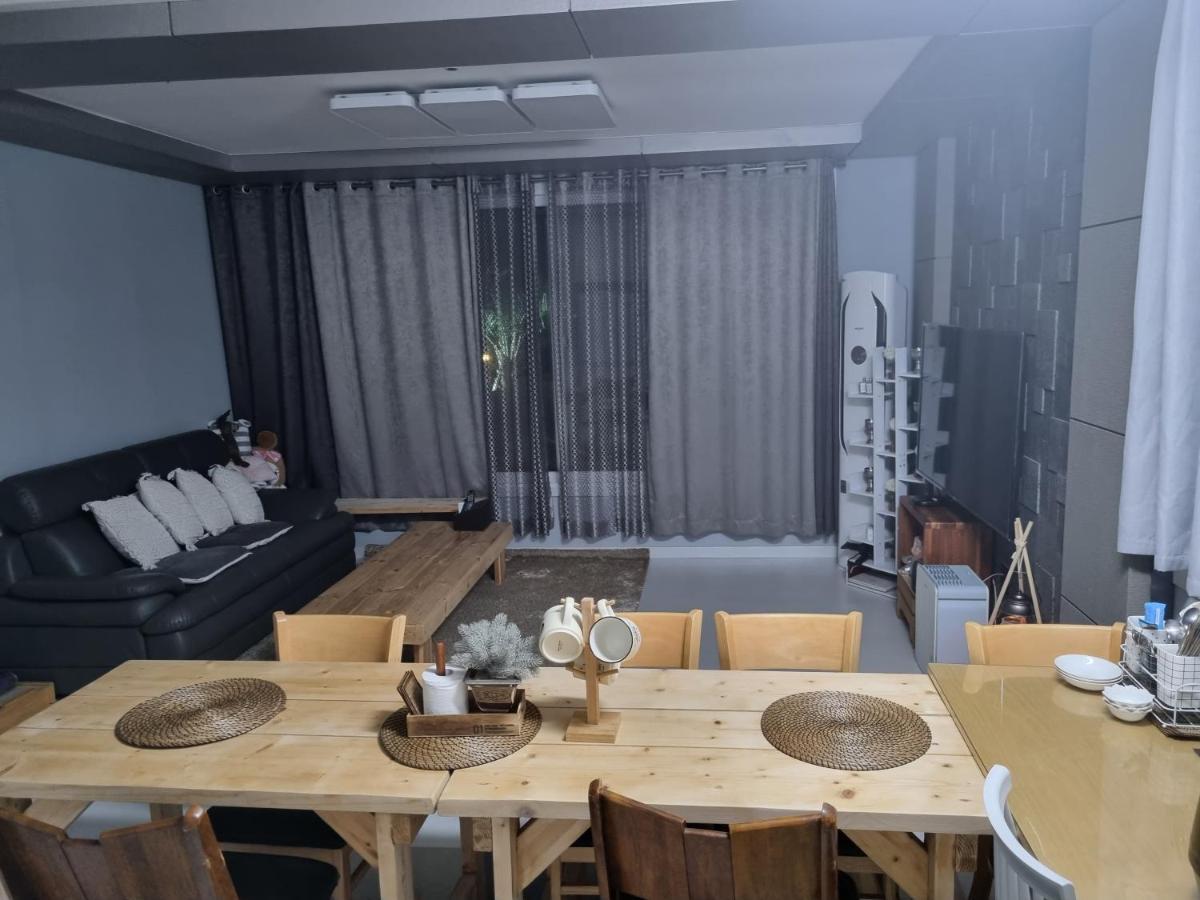 Gashi Sarang Bed & Breakfast ซอกวีโพ ภายนอก รูปภาพ