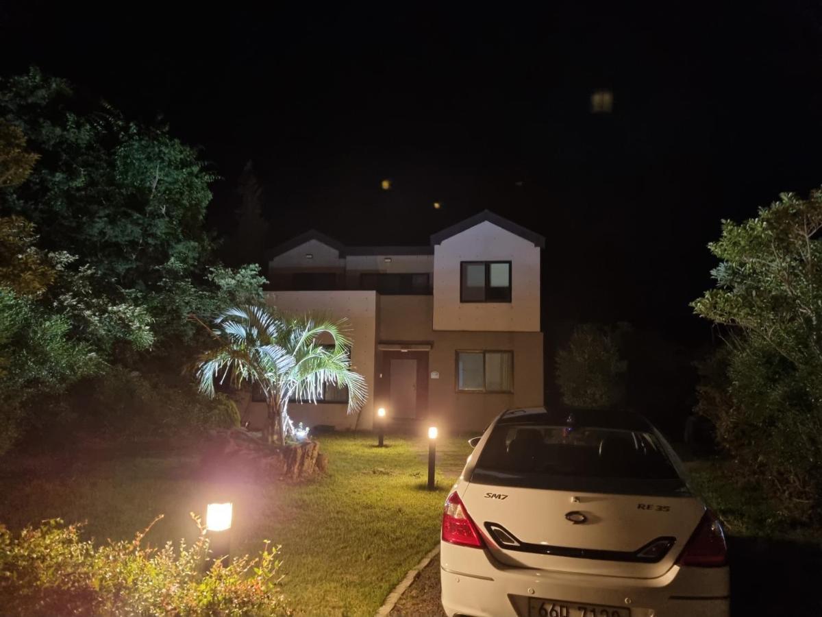 Gashi Sarang Bed & Breakfast ซอกวีโพ ภายนอก รูปภาพ