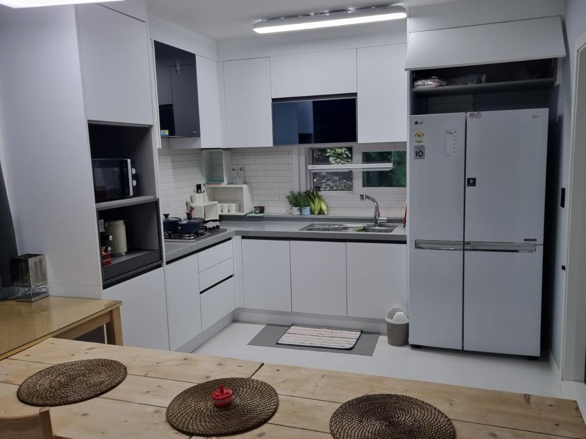 Gashi Sarang Bed & Breakfast ซอกวีโพ ภายนอก รูปภาพ