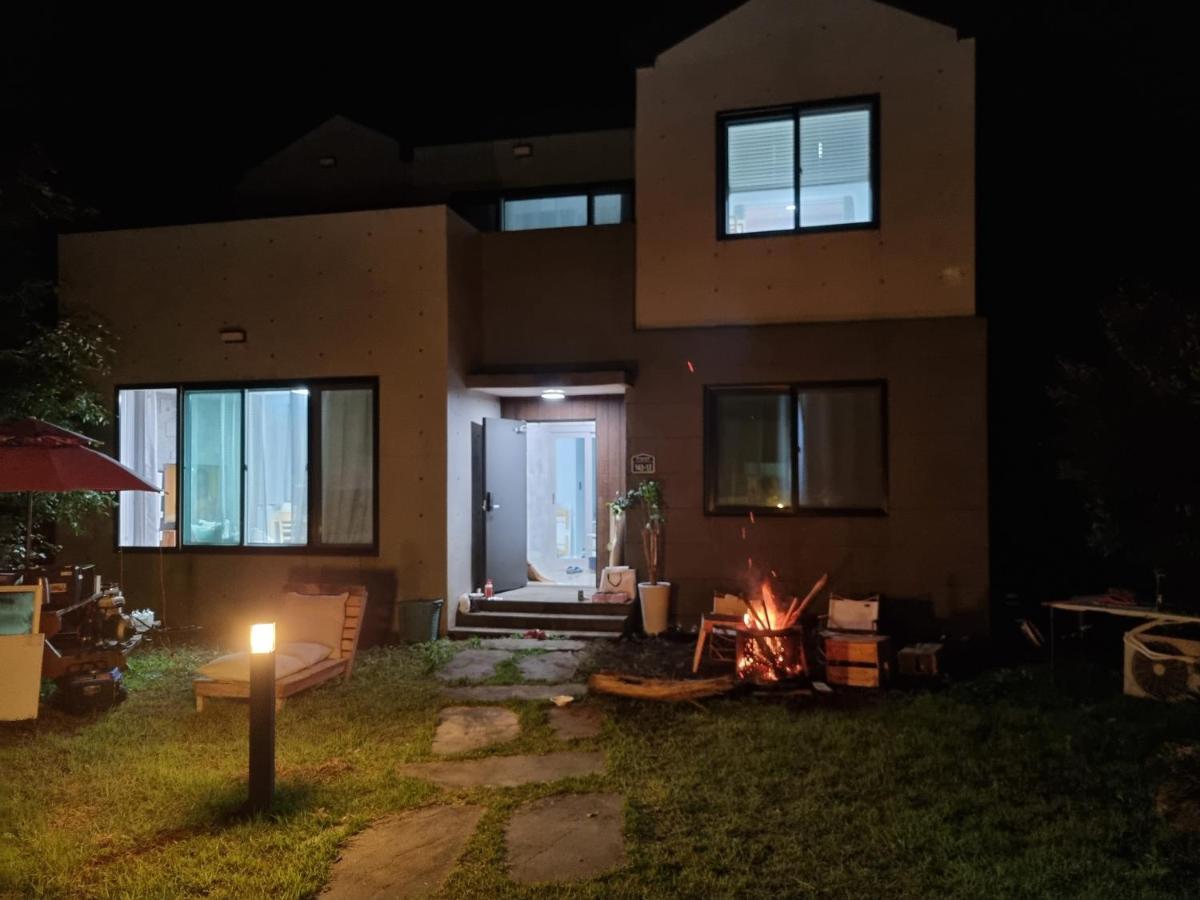 Gashi Sarang Bed & Breakfast ซอกวีโพ ภายนอก รูปภาพ